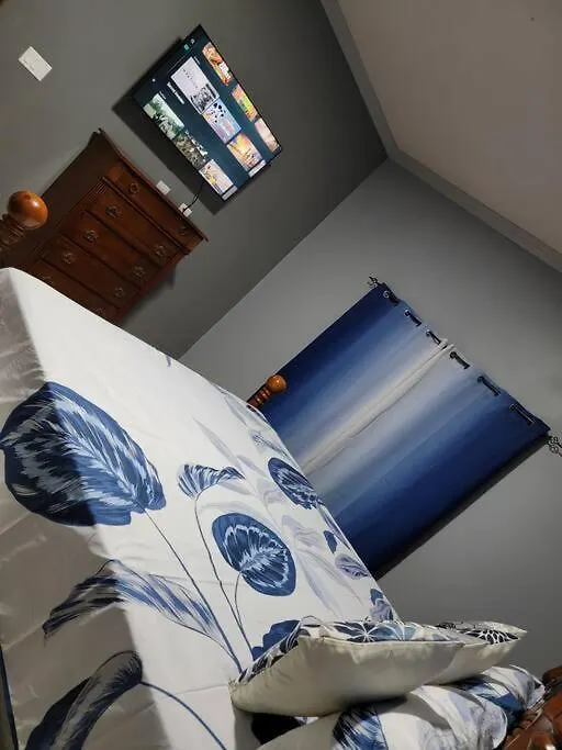 アパート Victory Luxury Suites モンテゴ・ベイ