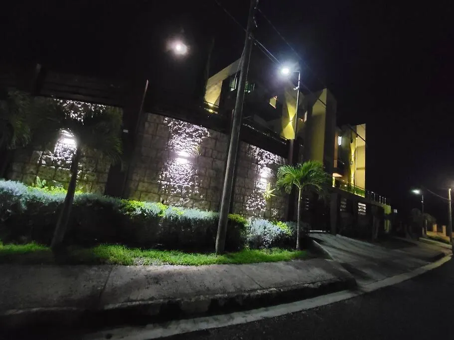 Victory Luxury Suites モンテゴ・ベイ
