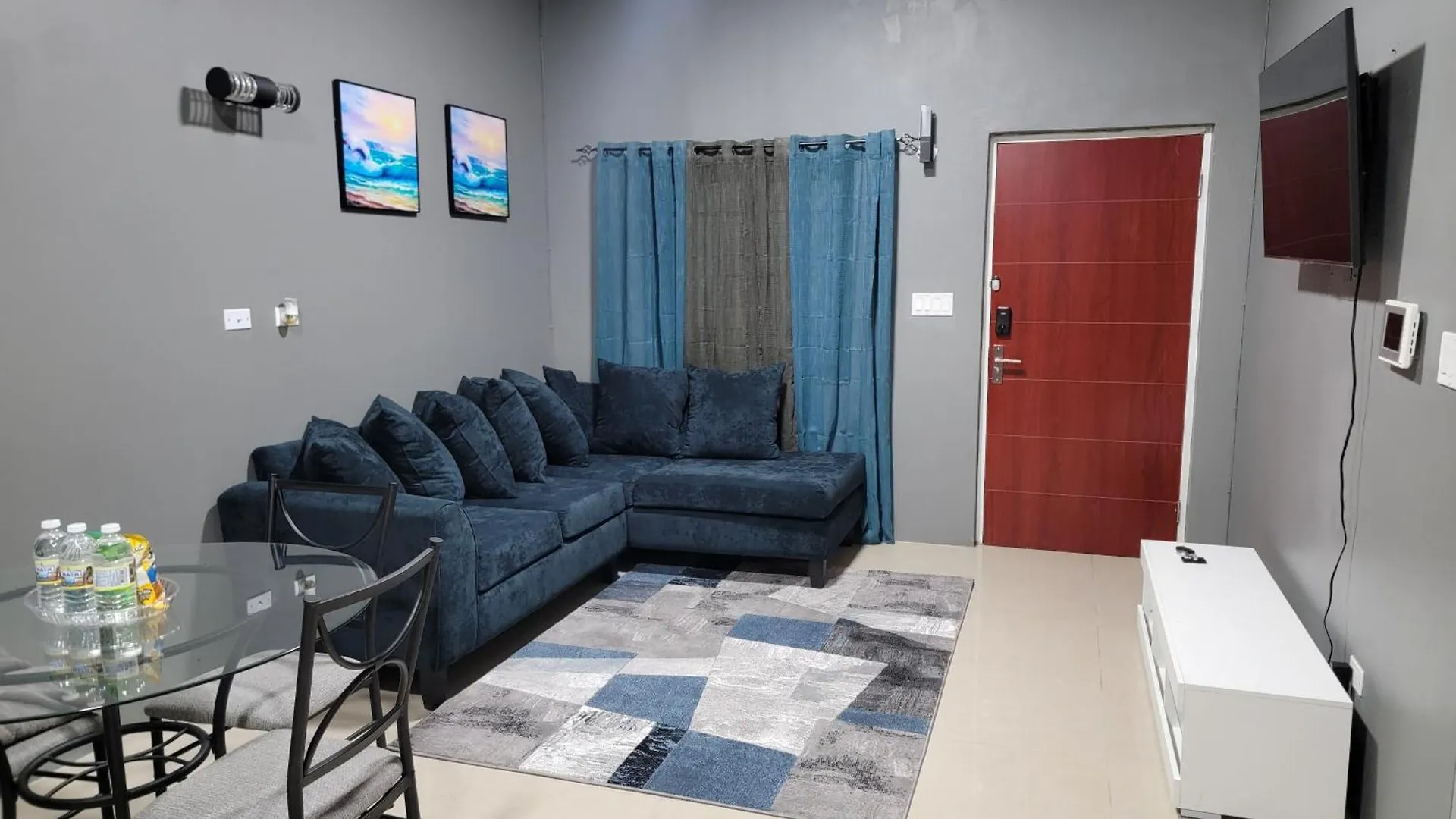 アパート Victory Luxury Suites モンテゴ・ベイ
